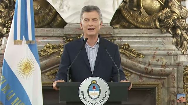Macri ordenó volver a foja cero con el Correo y anuló recorte a la suba de jubilaciones