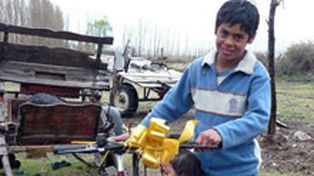 Tiene 12 a&ntilde;os, vive en la miseria, encuentra 400 pesos y los devuelve a su due&ntilde;o