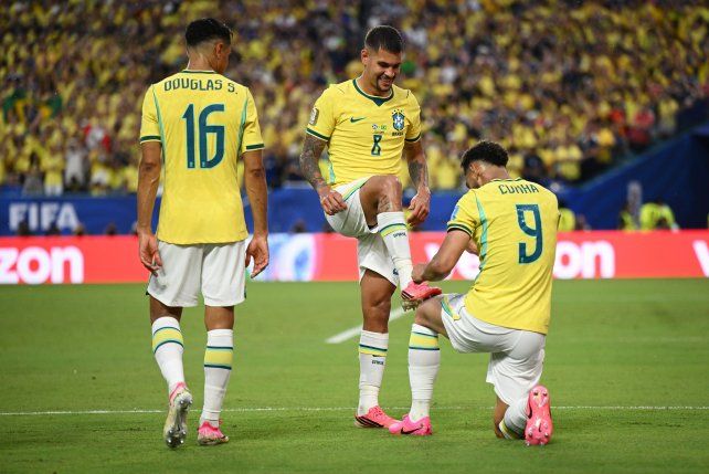 Brasil festejó con una goleada.