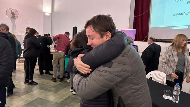 El senador Motta se mostró emocionado con el sorteo que benefició a familias de su pueblo natal.