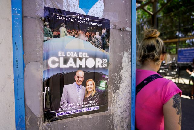La iglesia envangélica El Redil de Cristo promociona sus actividades en los ingresos del Hospital Roque Sáenz Peña. Foto: Celina Mutti Lovera