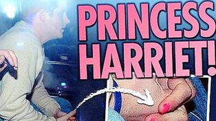 El pr&iacute;ncipe Harry fue sorprendido por los paparazzi con las u&ntilde;as pintadas de rosa