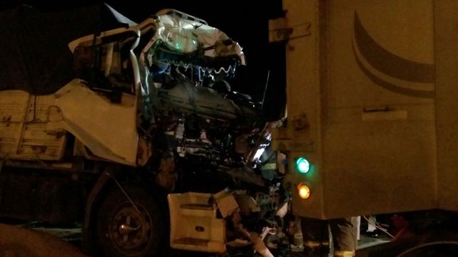 Violento choque entre camiones en ruta nacional A 012 dejó heridos
