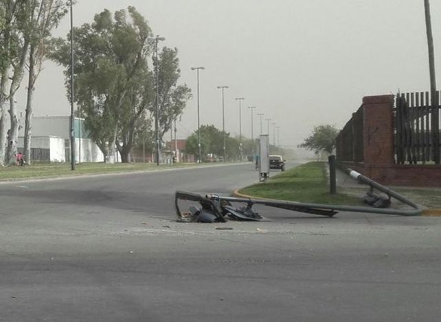 La tormenta de viento también dejó innumerables daños en la ciudad