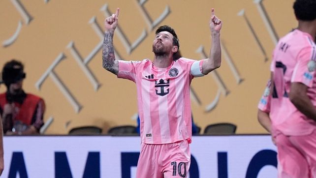 Mirada al cielo, la magia de Lionel Messi intacta. Inter Miami, en los octavos del Mundial de Clubes.
