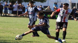 Universitario logró su primer triunfo en el actual campeonato de la Liga Paranaense de Fútbol.