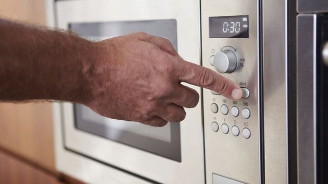Los nueve  alimentos que no se deben recalentar en el microondas