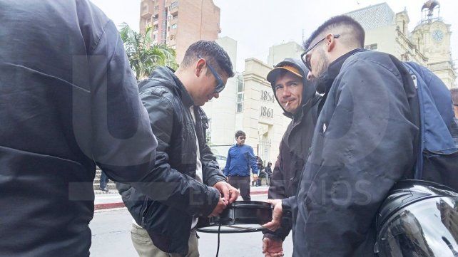 En el octavo día de paro de colectivos