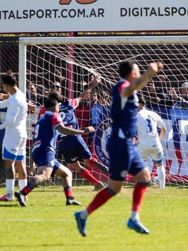 Central Córdoba ganó el clásico con autoridad, sueña con el ascenso y Argentino se preocupa cada vez más