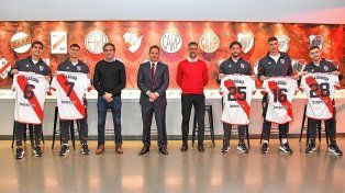 El presidente de River, Jorge Brito, encabezó la presentación de las nuevas caras nuevas que tiene el Millonario.