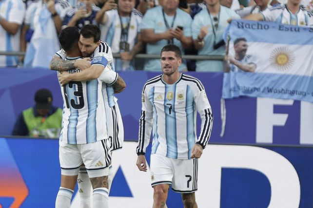 Romero, Messi y De Paul son tres piezas claves de la selección argentina.
