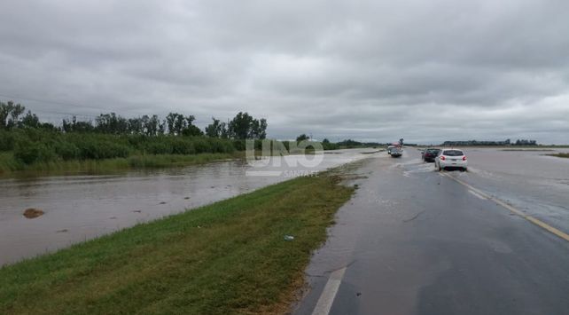 Corte en ruta nacional 34 por agua en la calzada