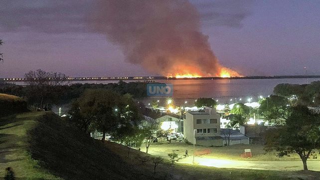 Debido a los incendios de las islas en Santa Fe