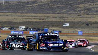 Thomas Ricciardi encabeza la final del TC Pista en El Calafate. Hizo todo bien pero sufrió con el auto y terminó atrasado.