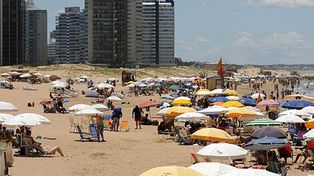 Un turista murió al ser alcanzado por un rayo en plena playa de Punta del Este