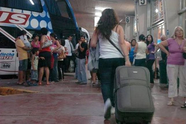 El jueves no habrá micros de larga distancia en reclamo del pago de un acuerdo salarial