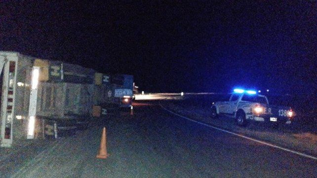 El rodado perdió el control y perdió su carga tras salir desde San Salvador.