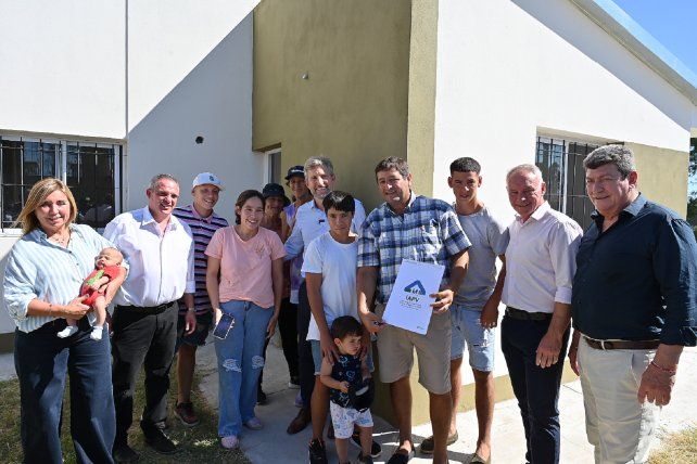 El gobernador entregó viviendas en Estancia Grande con una inversión de más de 506 millones de pesos