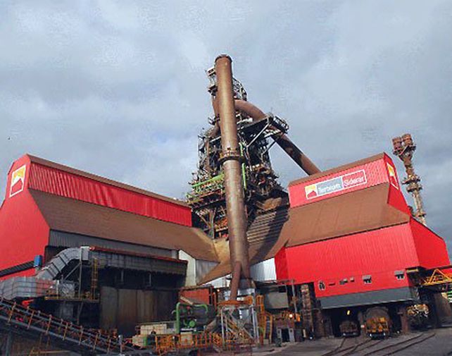 Cristina inaugura la instalación de una máquina para la producción de acero en San Nicolás