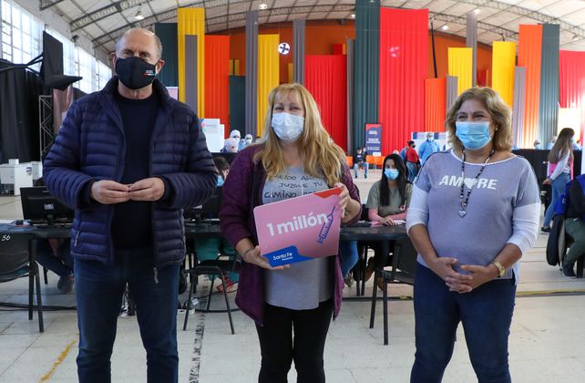 Una mujer es la número un millón que recibió ayer la vacuna.&nbsp;