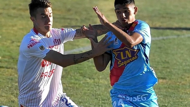 Con el ingreso de Franco Calderón la defensa de Unión mejoró demostrando que debe ser titular.