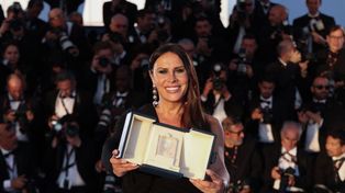 La española Karla Sofía Gascón se convirtió en la primera mujer trans en ganar el premio a Mejor Actriz en el festival de Cannes