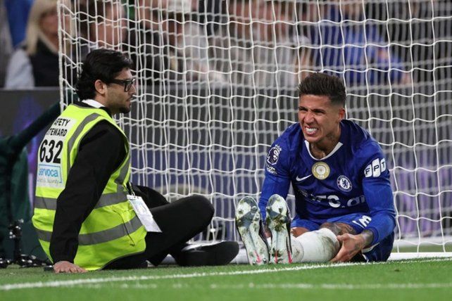 Alarmas en la Selección: Enzo Fernández salió con una molestia en el duelo del Chelsea