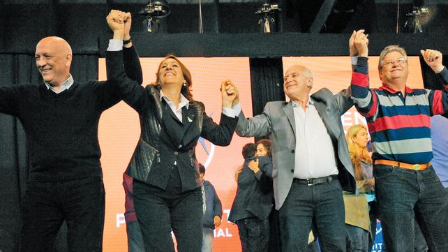 El 14 de junio de 2005 Lifschitz gana las elecciones y será el próximo gobernador de Santa Fe. Festejan Bonfatti