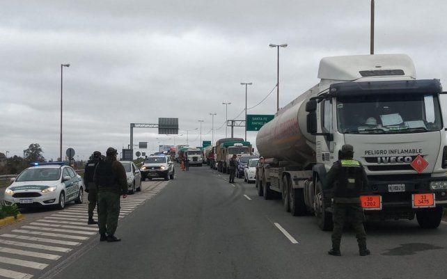 Desde este mediodía el tránsito quedó restringido sobre el carril que va a Victoria. 