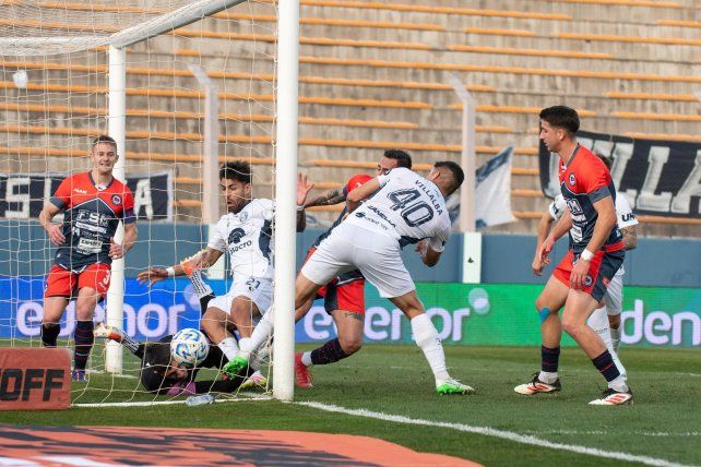 El peor final. Central Córdoba cayó en el último ataque de los mendocinos y quedó afuera de la Copa Argentina.