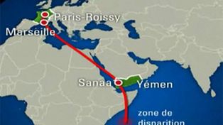 Rescatan a un ni&ntilde;o de cinco a&ntilde;os de los restos del avi&oacute;n ca&iacute;do en el Indico