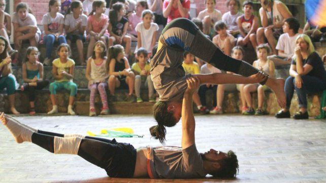 Escuela Municipal de Circo Larrisa