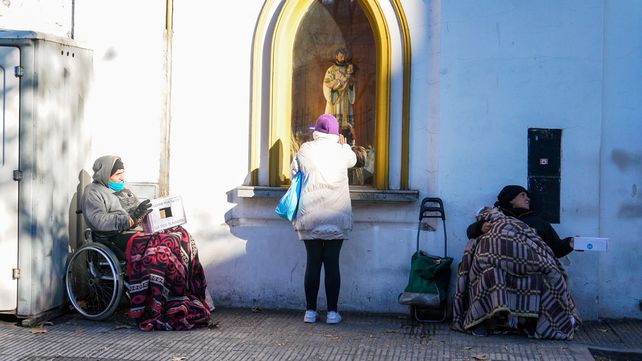 San Cayetano: los fieles se acercaron desde temprano a pedir pan y trabajo