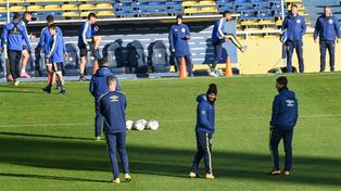 Carlos Tevez durante la práctica de este jueves en el Gigante de cara al partido ante Sarmiento.