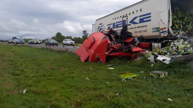 Chocaron dos camiones y un conductor fue hospitalizado