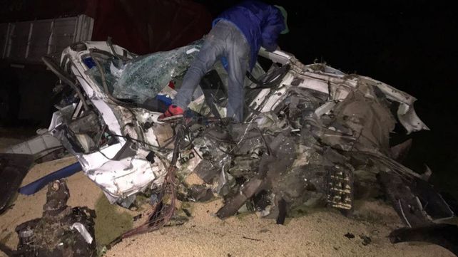 Impactante choque entre tres camiones en la autopista Santa Fe- Rosario