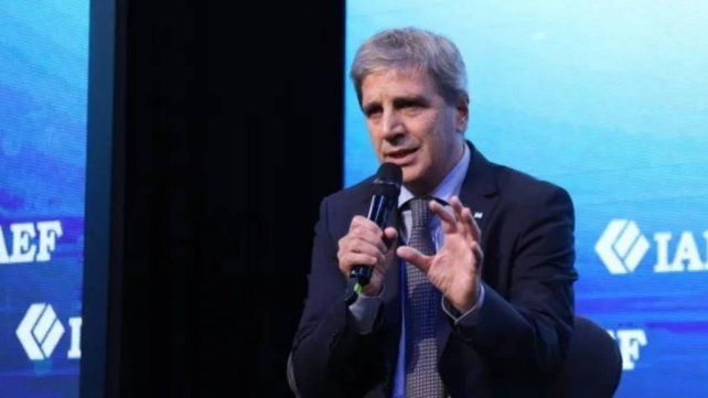 Luis Caputo enviará al Congreso un nuevo proyecto para sacar los dólares del colchón