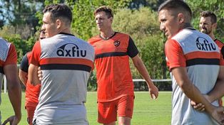Sava dirigió su primera práctica en el predio La Capillita