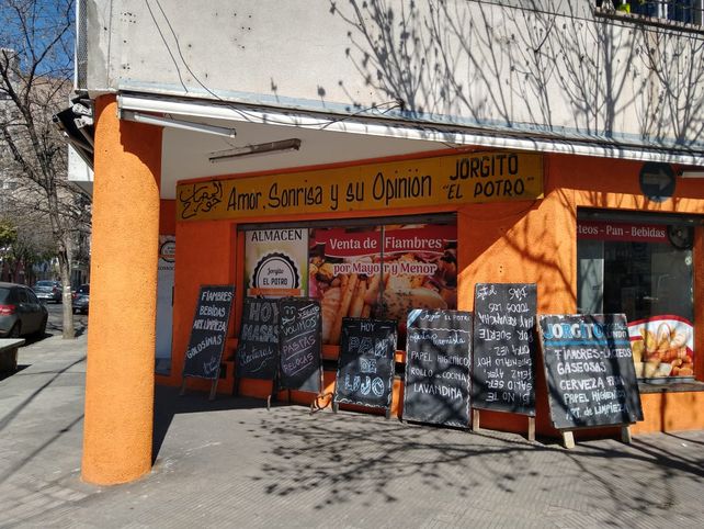 Reabrió el mítico almacén de Entre Ríos y Cochabamba