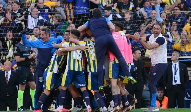 Todo Central celebra tras el golazo de Malcorra y por ese triunfo el canalla llega entonado al choque contra Huracán.