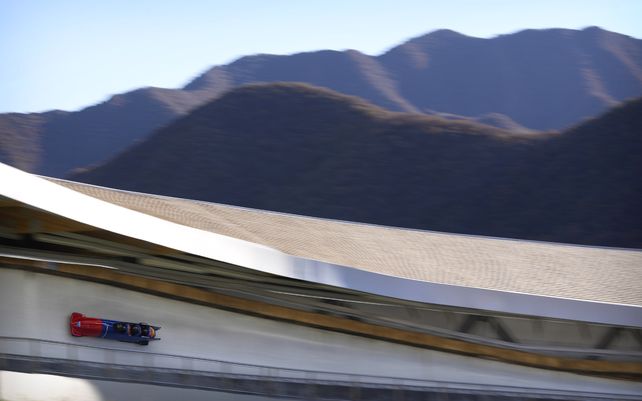 Competencia de bobsleigh de cuatro hombres durante una carrera autorizada por la IBSF