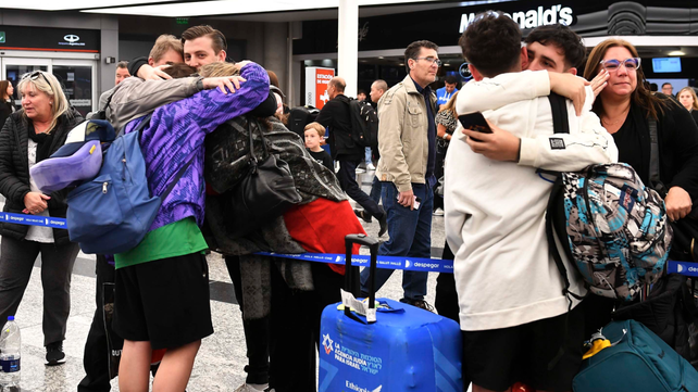 Los primeros alumnos que volvieron desde Israel llegaron tras volar desde Roma y hacer escala en San Pablo.