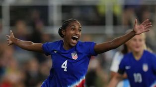 Naomi Girma, la jugadora por la que el Chelsea pagó una suma récord.