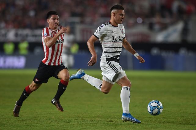 Borr&eacute; festeja con sus compa&ntilde;eros el primer gol del Millonario.