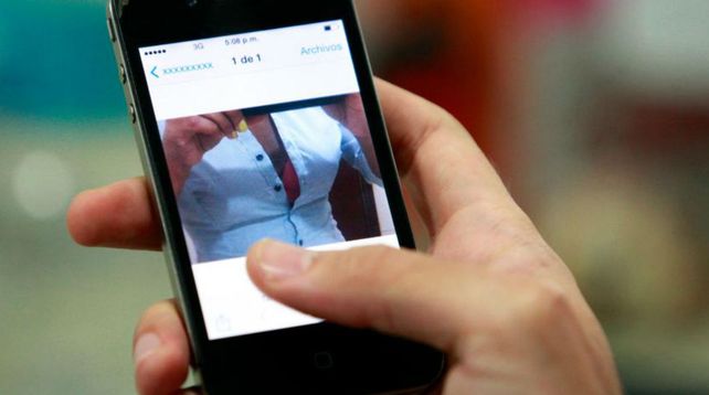 Hacía sexting y extorsionaba para no subir las imágenes a las redes