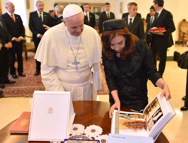 ¡Qué mala pata!, bromeó el Papa al encontrarse con Cristina en el Vaticano