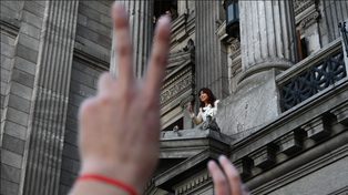 Cristina Fernández de Kirchner en el balcón del Congreso.