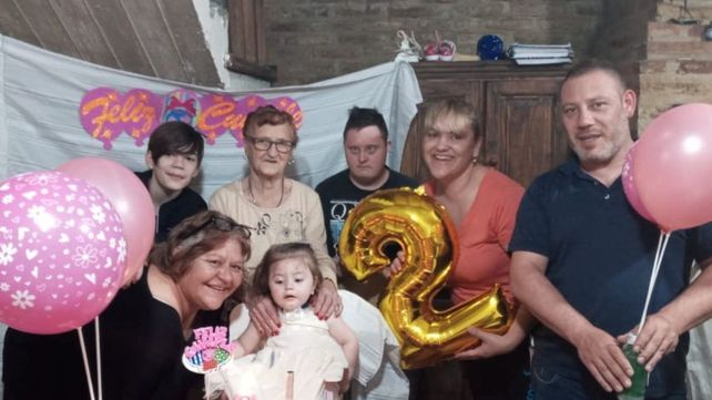 Nina cumplió sus dos años de edad el pasado 27 de abril y estaba al límite para poder recibir la medicación.