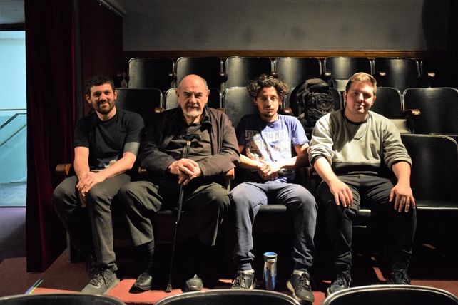 Néstor Zapata (segundo desde la izquierda) junto a los directores Juan José Scaglia