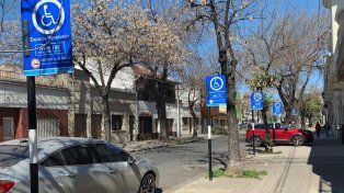 Los carteles de estacionamiento no deben exhibir información personal.